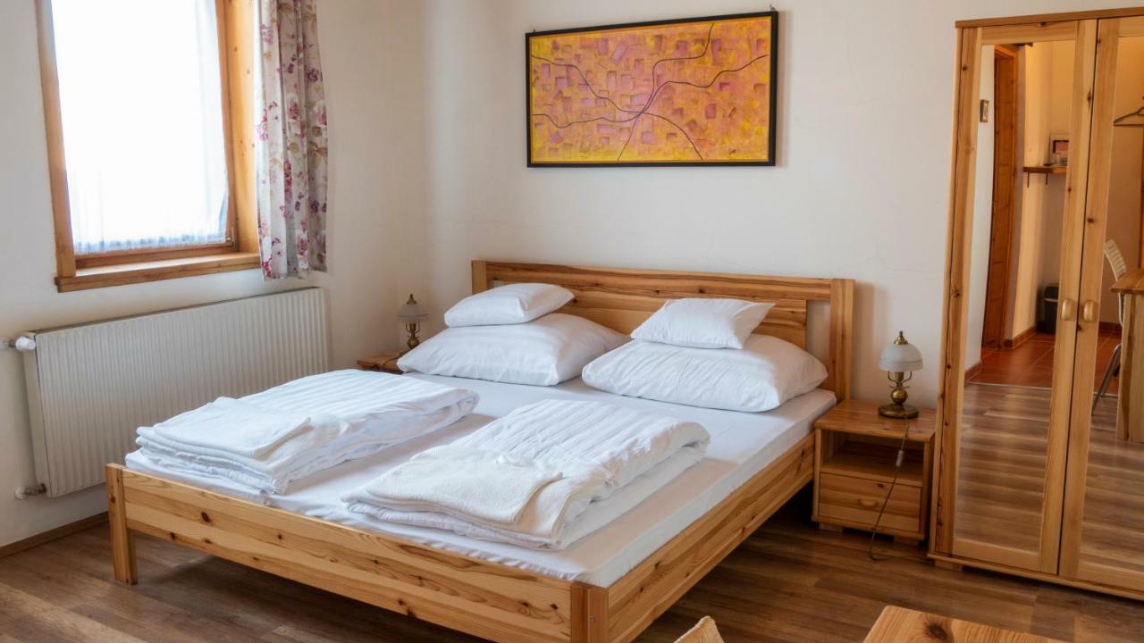 Ebner Pince - Panzio Bed and Breakfast Turbékpuszta Eksteriør billede