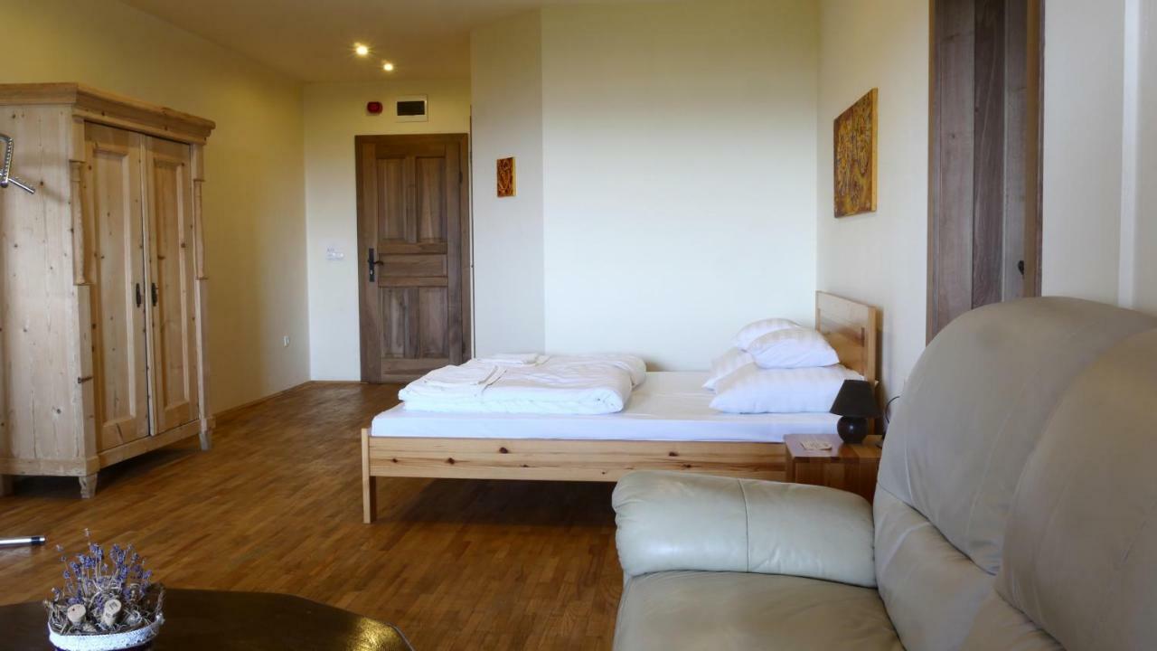 Ebner Pince - Panzio Bed and Breakfast Turbékpuszta Eksteriør billede