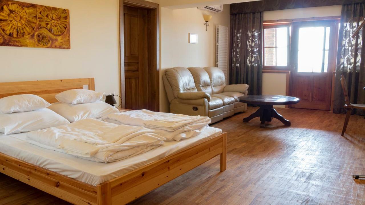 Ebner Pince - Panzio Bed and Breakfast Turbékpuszta Eksteriør billede